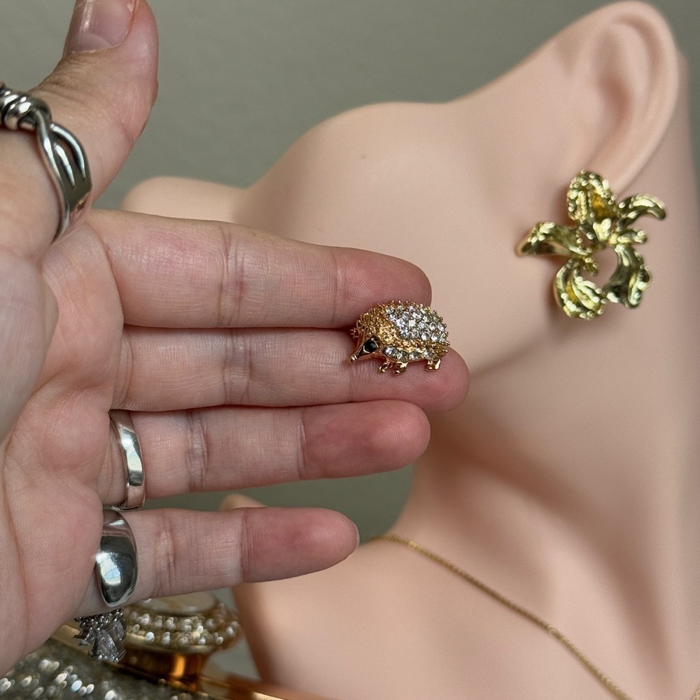 ⚜️ ❤️🔥 Cute Gold Hedgehog Brooch 🦔💎 - Picture 7 of 7
